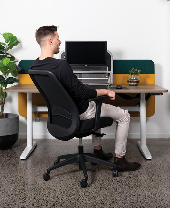 Should An Office Chair Have Armrests?