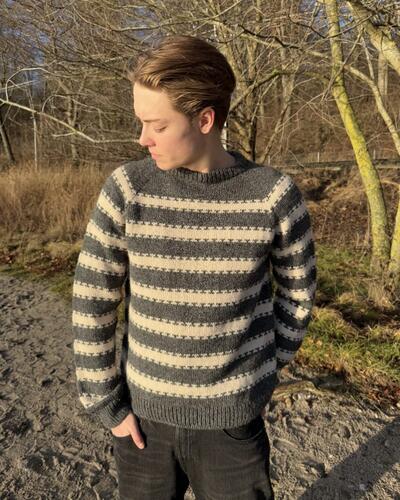 Petite Knit Key Sweater Man - Knitting Pattern / Kit