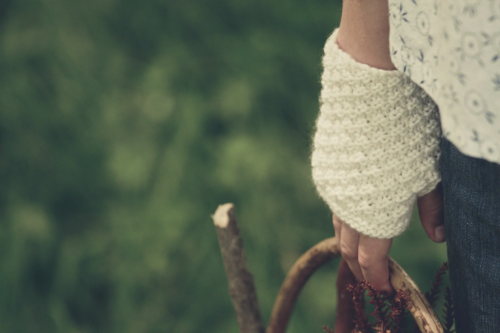 Lisa F LC29 - Beatrix Pixie Hat & Mitts - Knitting Pattern / Kit