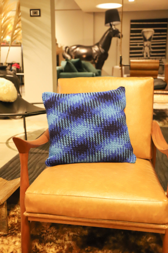 Circulo Crochet Pattern - Pacific Waters Pillow