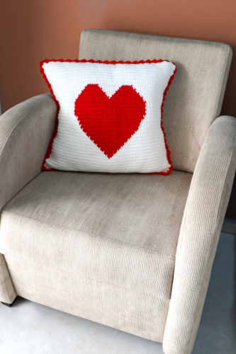 Circulo Crochet Pattern - Valentines Pillow