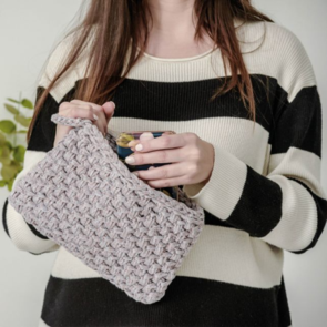 Hoooked Glitter Clutch Arezzo Crochet Pattern