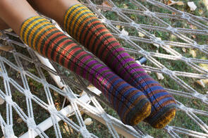 Urth Yarns Knitting Pattern - Cabled Insert Striped Sock