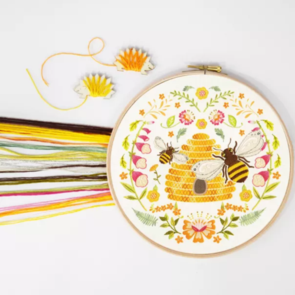 Bothy Threads Folk Art Embroidery - Folk Bees