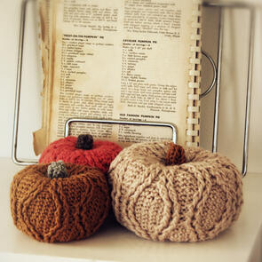 Holland Designs Crochet Pattern - Cabled Pumpkins