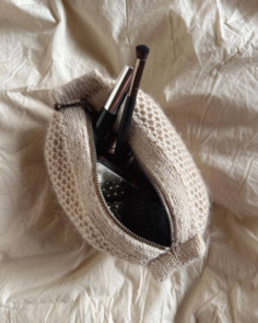 Petite Knit Honey Clutch - Knitting Pattern / Kit