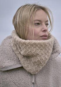 Mode at Rowan Pattern / Kit Shoal Cowl - Alpaca Haze