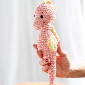 Hoooked Amigurumi Kit : Seahorse Bubbles - Apricot