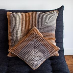 Hoooked Wavy Blends: Evora Cushion - Caramel Taupe