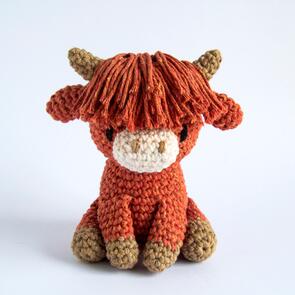 Hoooked Amigurumi Kit : Highland Cow Aidan