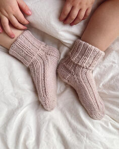 Petite Knit Sunday Socks Junior - Knitting Pattern / Kit