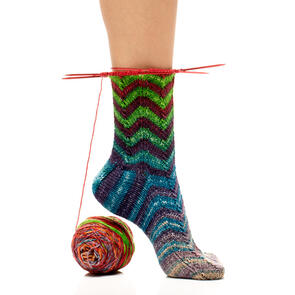 Urth Yarns Knitting Pattern - Chevron Striped Sock