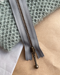 Petite Knit Zipper 17 cm