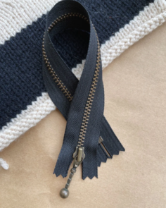 Petite Knit Zipper 23 cm