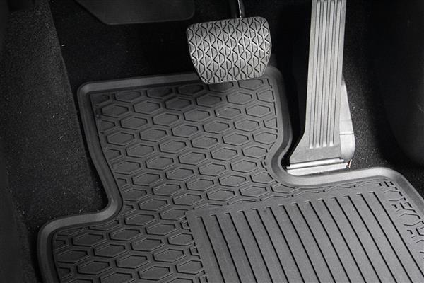 Lipped All Weather Rubber Car Mats To Suit Subaru Forester 5th