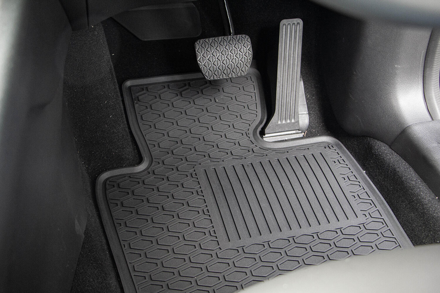 Toyota kluger deals rubber floor mats