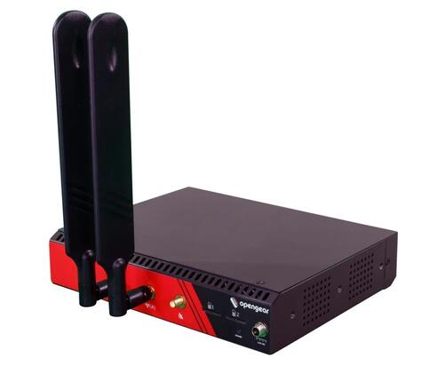 Console Server + Automation, 4 serial straight pinout, 2x 1GbE, LTE